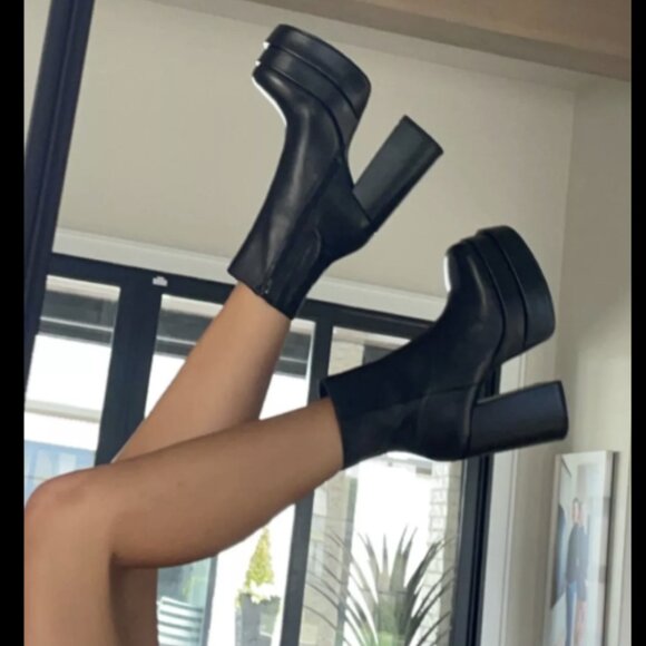 $299 TRENDING Steve Madden Cobra Double Platform Chunky Heel Ankle Bootie - Picture 8 of 10